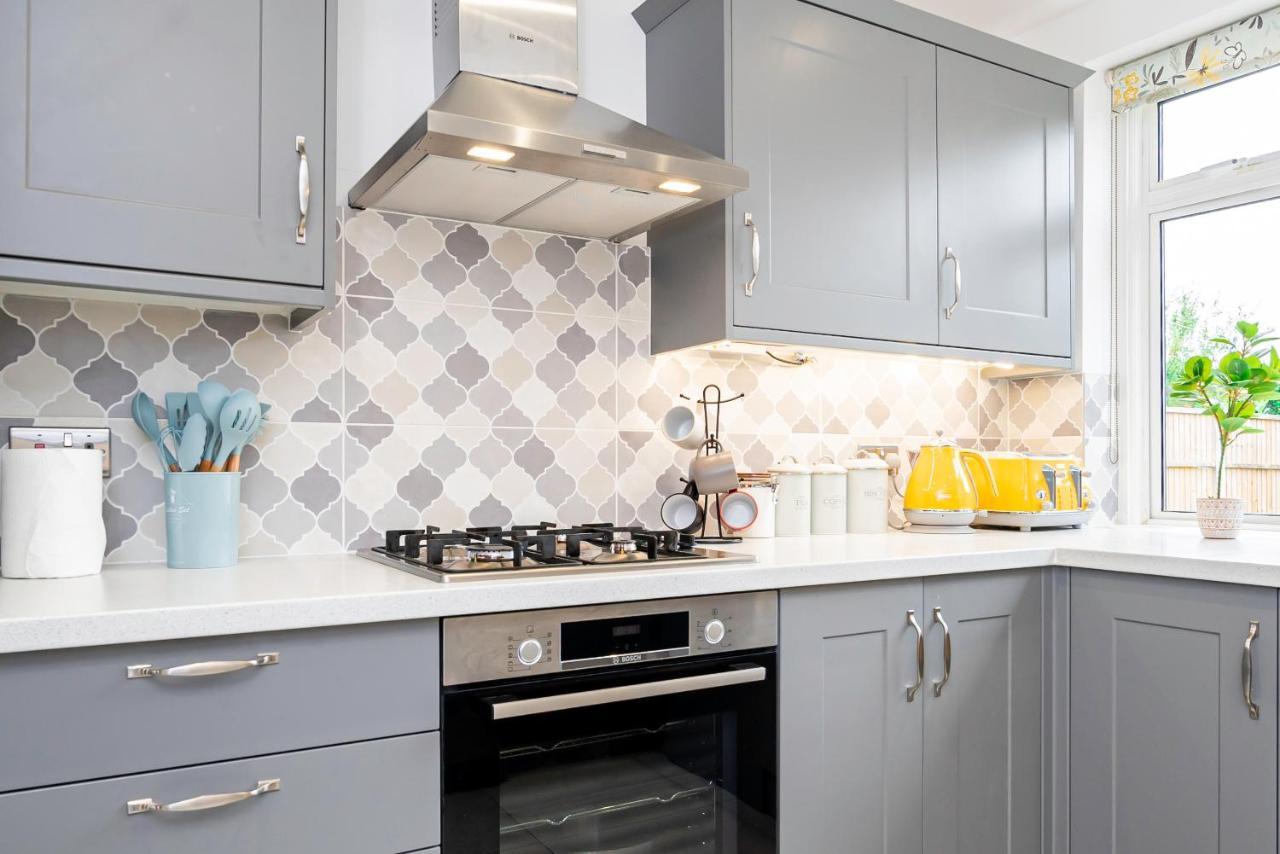 Stunning Place, Close To Windsor & Heathrow & Private Parking Burnham  Ngoại thất bức ảnh
