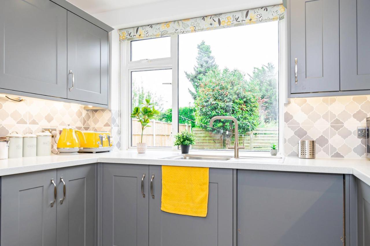 Stunning Place, Close To Windsor & Heathrow & Private Parking Burnham  Ngoại thất bức ảnh