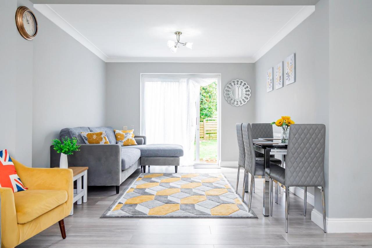 Stunning Place, Close To Windsor & Heathrow & Private Parking Burnham  Ngoại thất bức ảnh