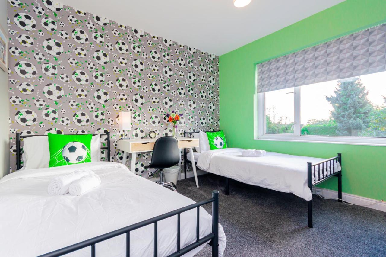 Stunning Place, Close To Windsor & Heathrow & Private Parking Burnham  Ngoại thất bức ảnh