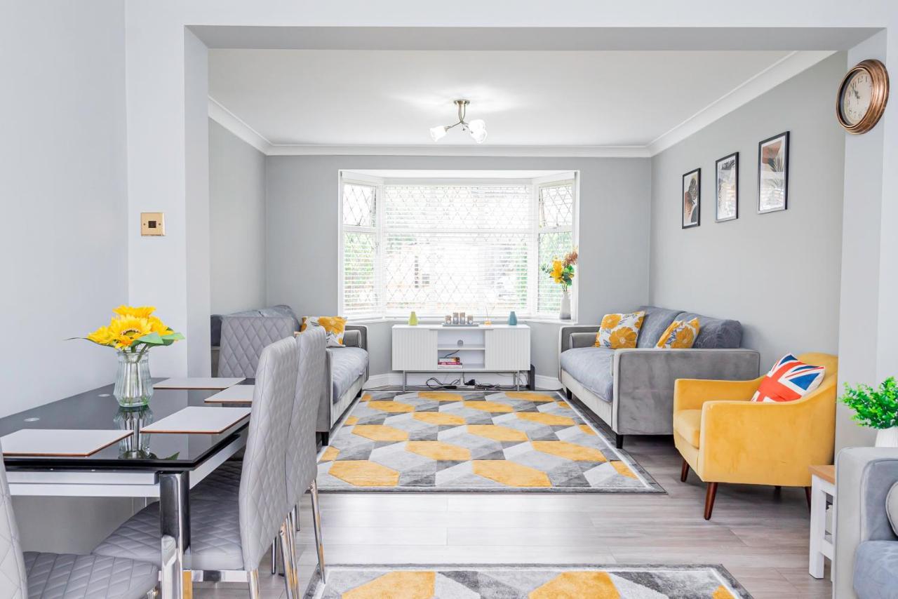 Stunning Place, Close To Windsor & Heathrow & Private Parking Burnham  Ngoại thất bức ảnh